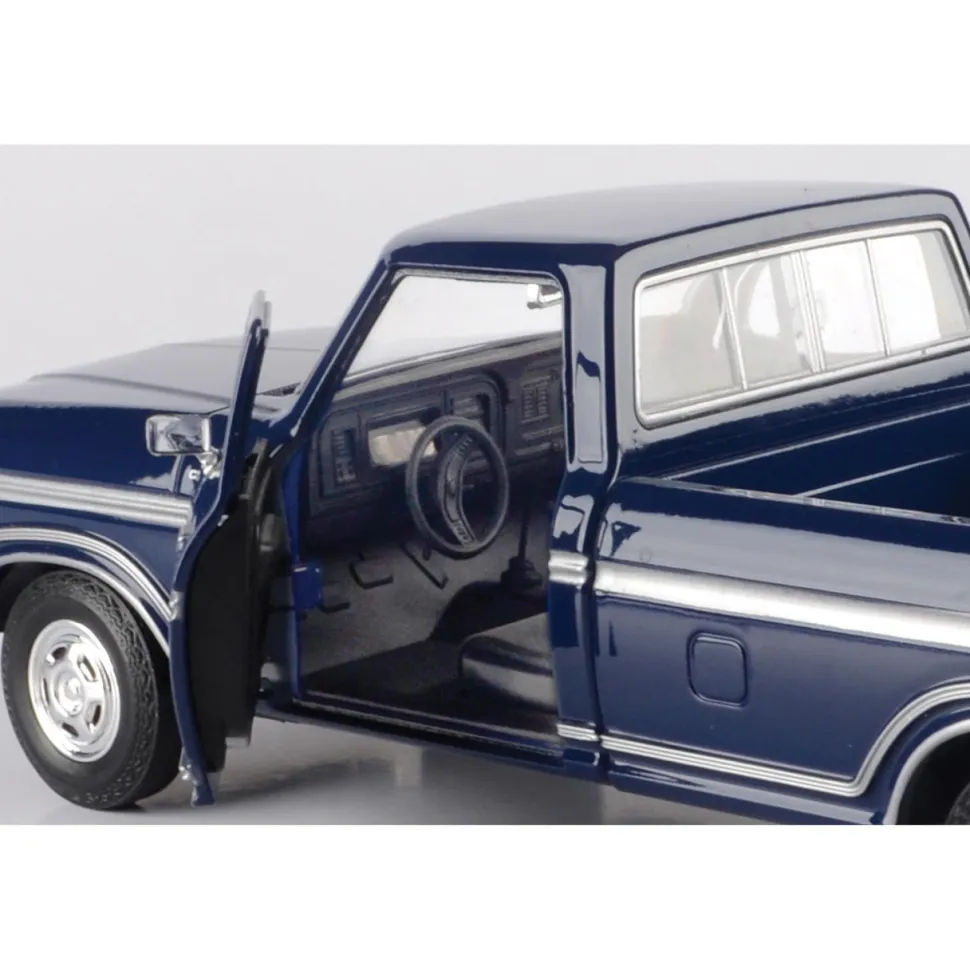 1979 Ford F-150 Custom - Dark Blue 1:24 Scale Diecast Model Truck by Motormax