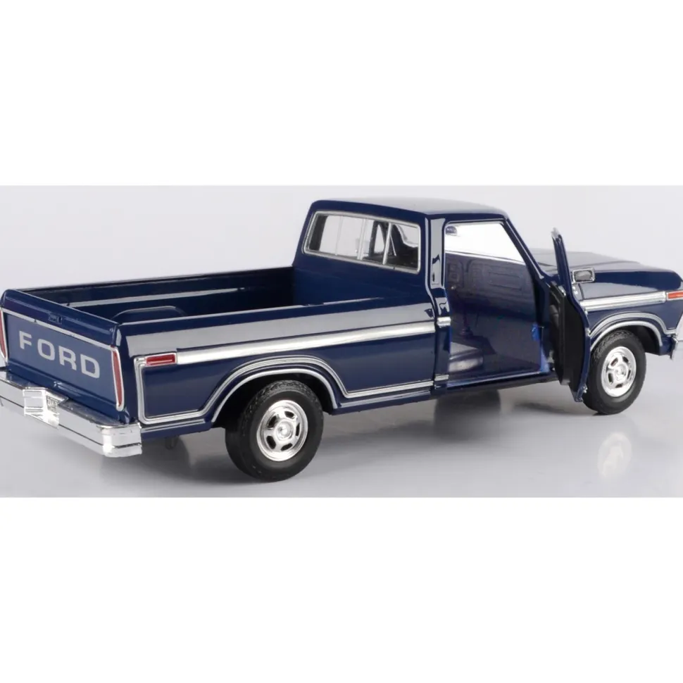 1979 Ford F-150 Custom - Dark Blue 1:24 Scale Diecast Model Truck by Motormax