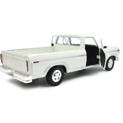 1977 Ford F-150 Custom Pickup - White 1:24 Scale Diecast Model Truck by Motormax