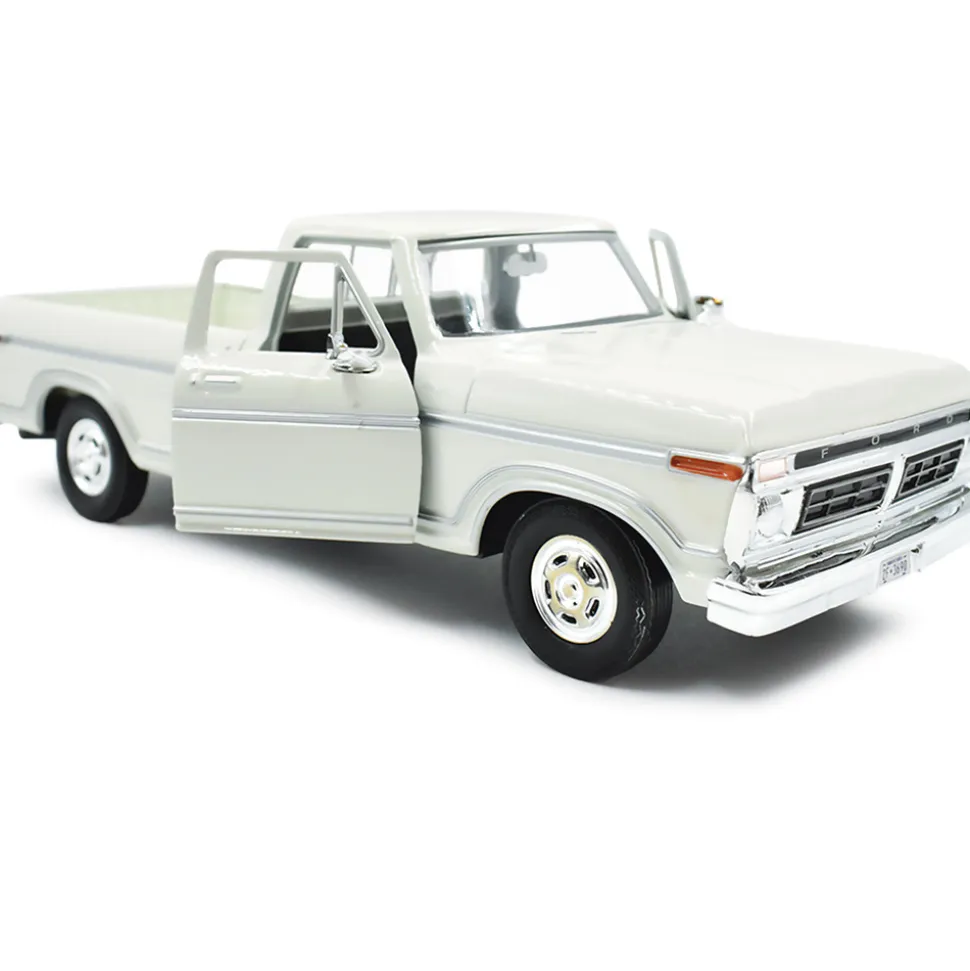 1977 Ford F-150 Custom Pickup - White 1:24 Scale Diecast Model Truck by Motormax