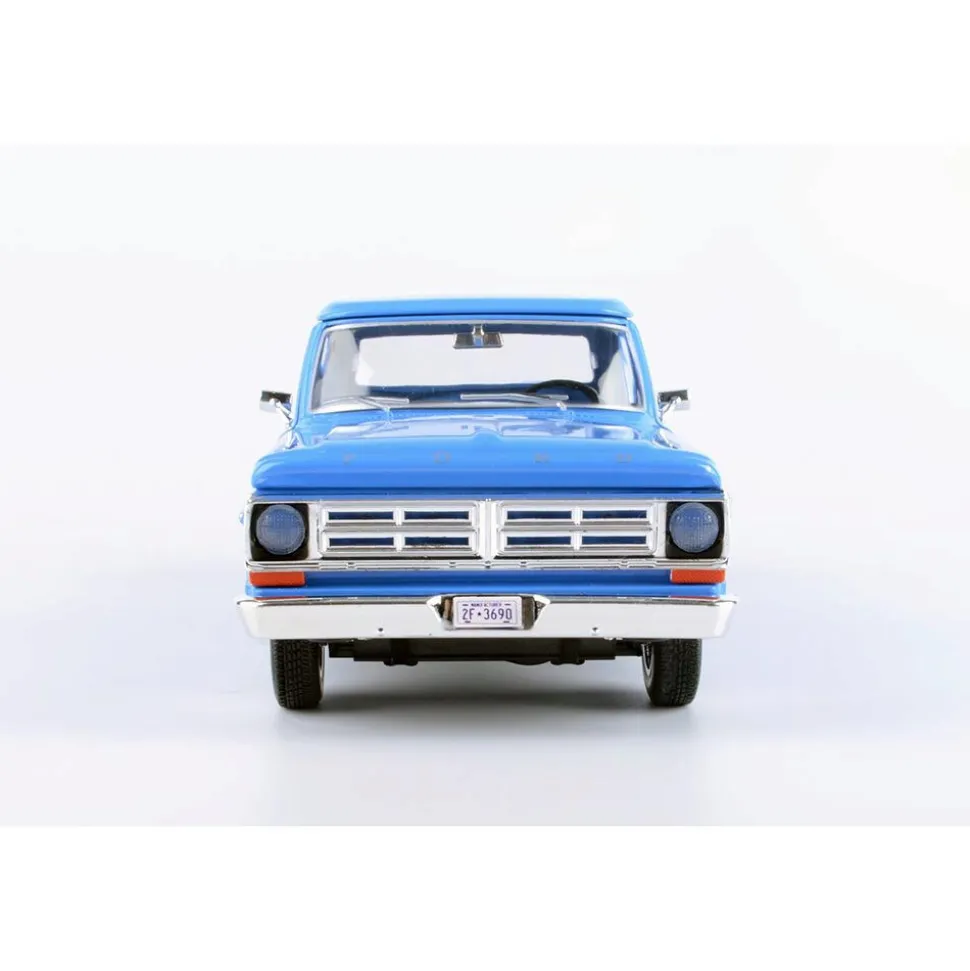 1972 Ford F-100 Pickup - Blue 1:24 Scale Diecast Model Truck by Motormax