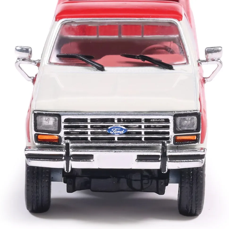 1984 Ford F-250 XLT Lariat Long Bed Styleside 4X4 - Victoria 1:64 Scale Diecast Model Truck by IXO Models