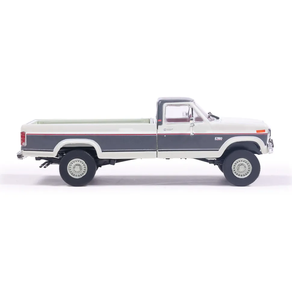 1986 Ford F-150 XLT Lariat Long Bed Styleside 4X2 - Colonial White Tu-Tone 1:64 Scale Diecast Model Truck by IXO Models