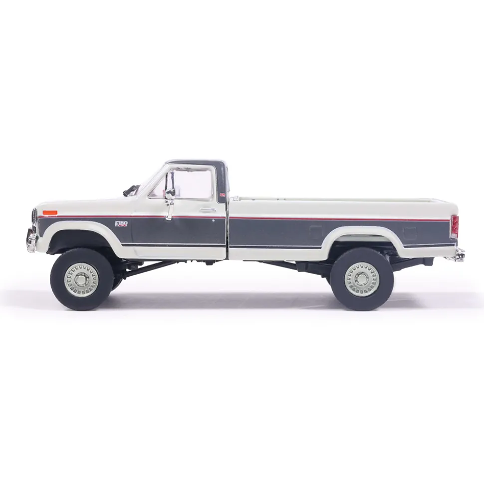 1986 Ford F-150 XLT Lariat Long Bed Styleside 4X2 - Colonial White Tu-Tone 1:64 Scale Diecast Model Truck by IXO Models