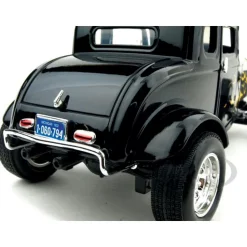 1932 Ford Hot Rod - Black Flames 1:18 Scale Diecast Model by Motormax