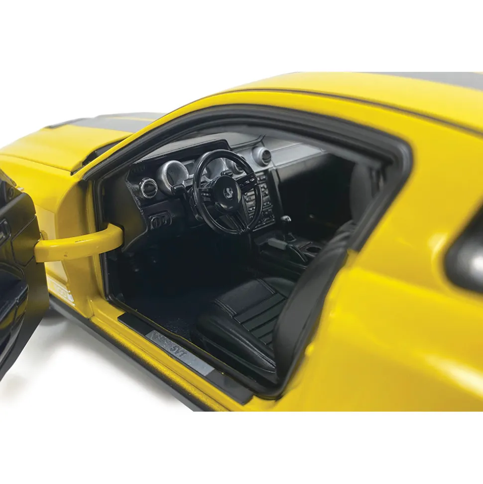 2007 Ford Mustang G.T. 500 - Yellow 1:18 Scale Diecast Model Car by Shelby Collectibles