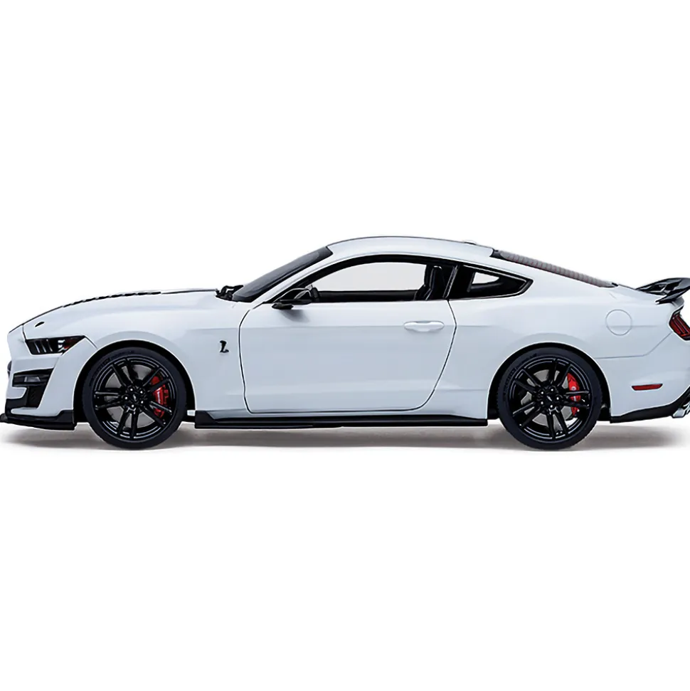 Ford Mustang Shelby G.T.500 - Oxford White 1:18 Scale Diecast Model Car by AutoArt