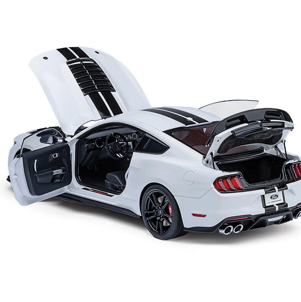 Ford Mustang Shelby G.T.500 - Oxford White 1:18 Scale Diecast Model Car by AutoArt