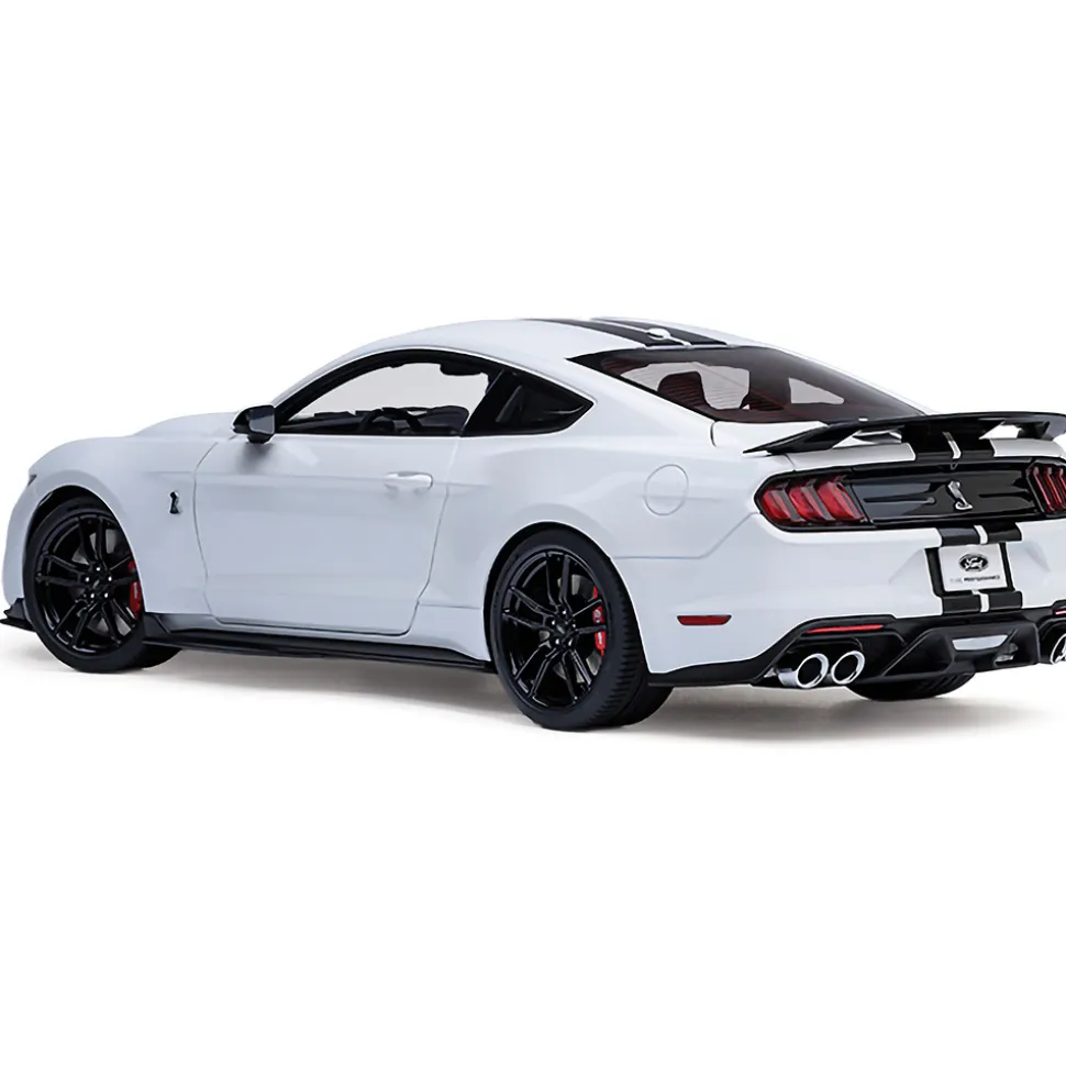 Ford Mustang Shelby G.T.500 - Oxford White 1:18 Scale Diecast Model Car by AutoArt