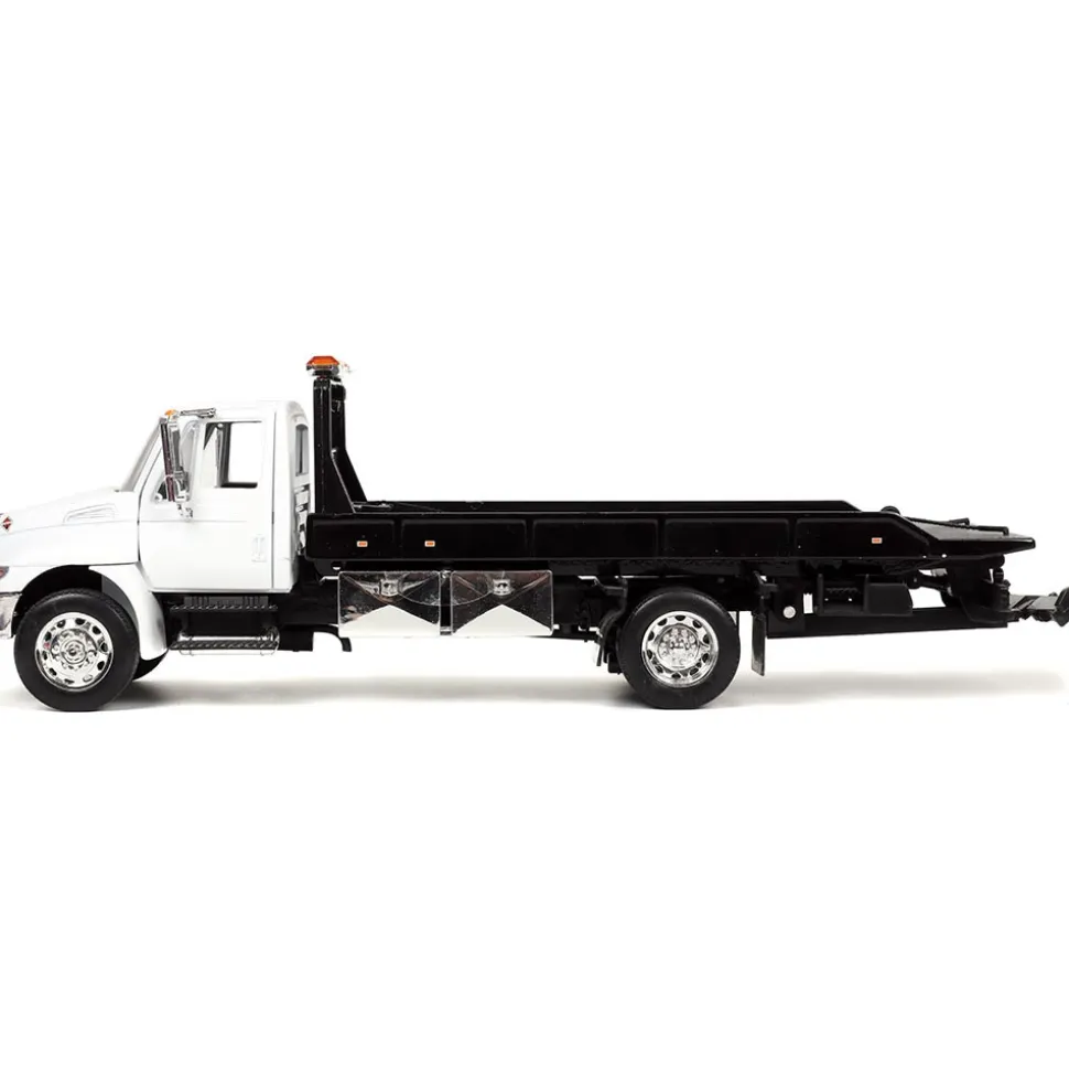 International Flatbed Tow Truck 1:24 Scale Diecast Model Truck by Jada Toys