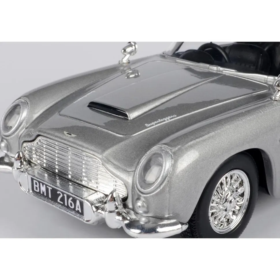 James Bond Aston Martin DB5 - Goldfinger 1:24 Scale Diecast Model Car by Motormax