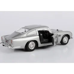 James Bond Aston Martin DB5 - Goldfinger 1:24 Scale Diecast Model Car by Motormax