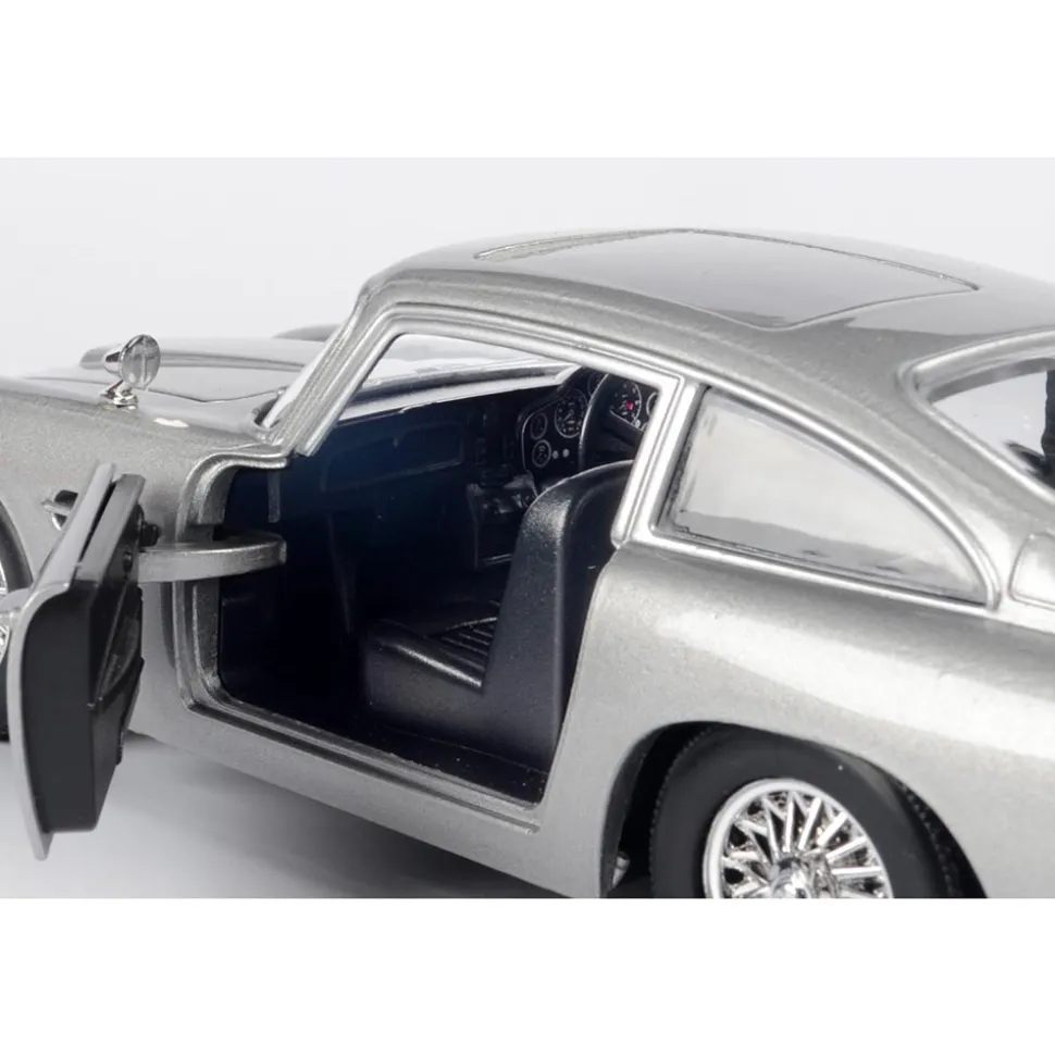 James Bond Aston Martin DB5 - Goldfinger 1:24 Scale Diecast Model Car by Motormax