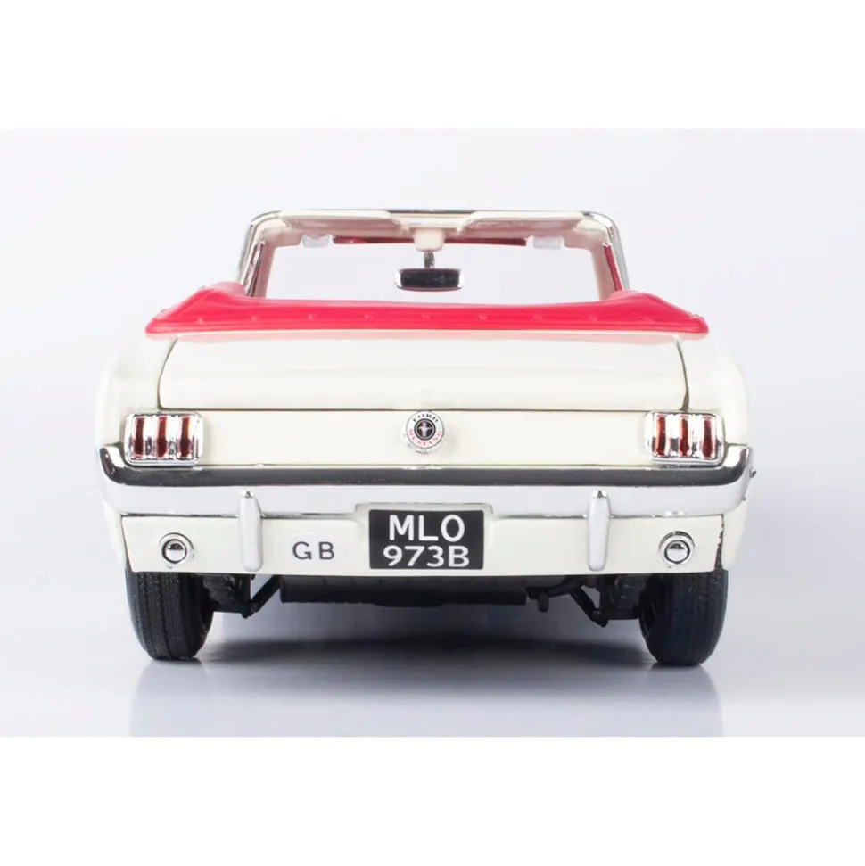 James Bond - 1964 1/2 Ford Goldfinger Mustang - White 1:18 Scale Diecast Model Car by Motormax