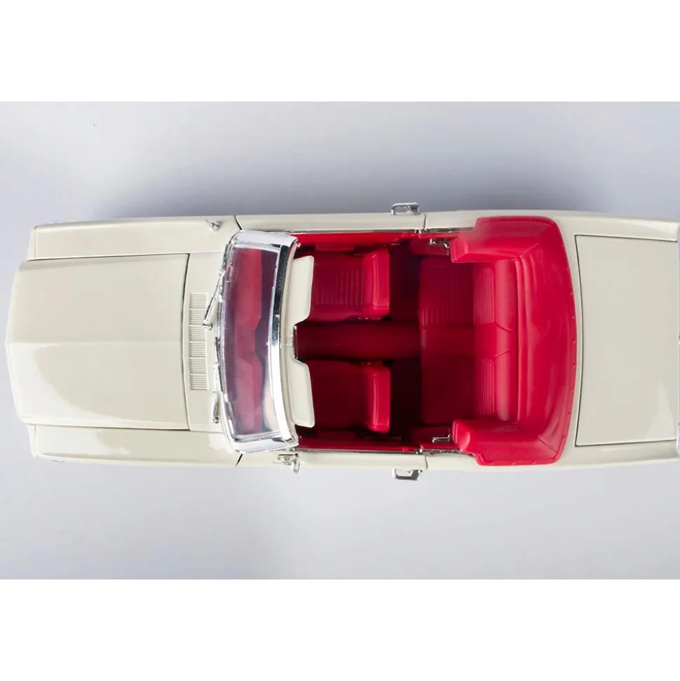 James Bond - 1964 1/2 Ford Goldfinger Mustang - White 1:18 Scale Diecast Model Car by Motormax