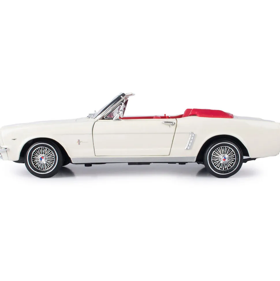 James Bond - 1964 1/2 Ford Goldfinger Mustang - White 1:18 Scale Diecast Model Car by Motormax