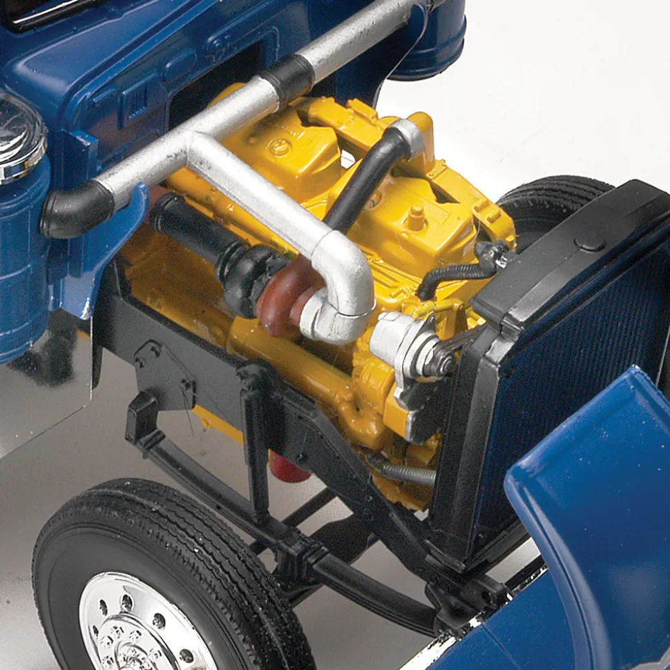 Kenworth® W900 - Plastic Model Kit 1:25 Scale Model Kit by Revell