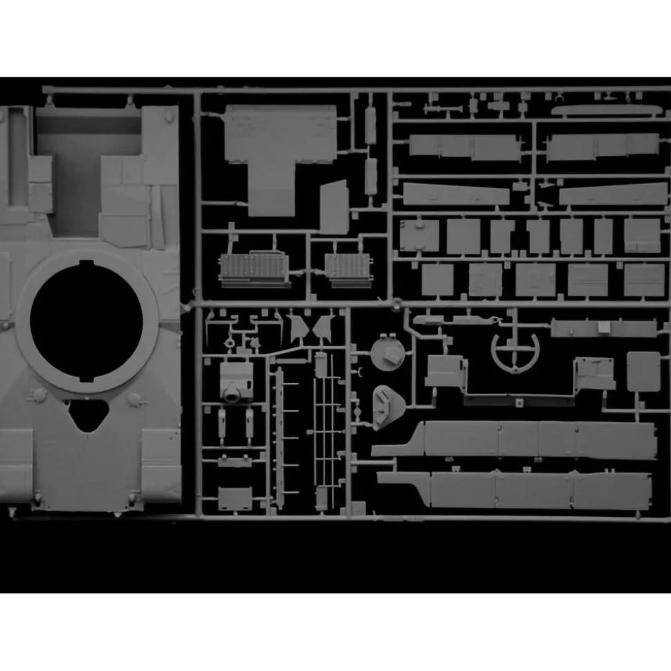 M1A1/A2 Abrams 1/35 Kit 1:35 Scale Plastic Model Kit by Italeri