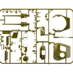 M-24 CHAFFEE 1/35 KIT 1:35 Scale Plastic by Italeri