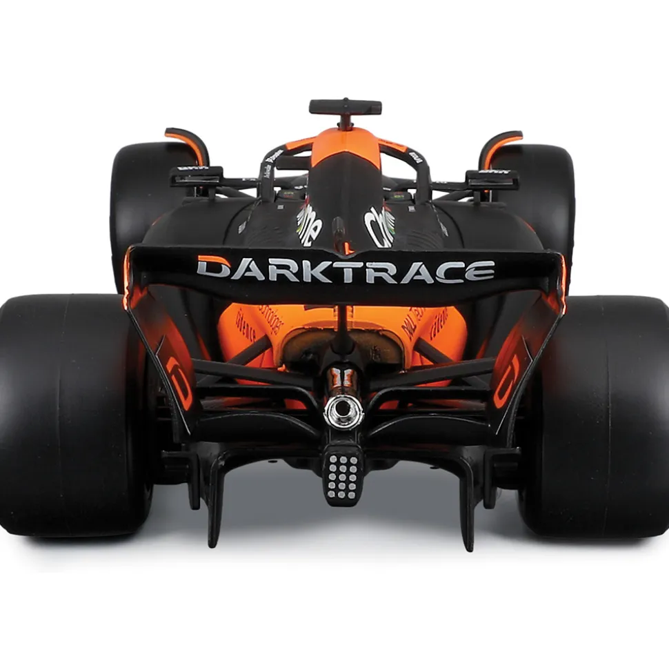 2024 McLaren F1 MCL38 w/ figure - Piastri #81 1:24 Scale Diecast Model Car by Bburago