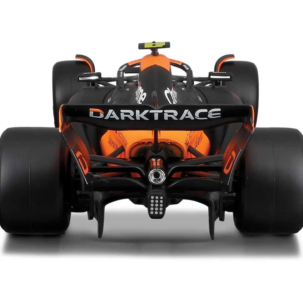 2024 McLaren F1 MCL38 w/ figure - Piastri #81 1:24 Scale Diecast Model Car by Bburago