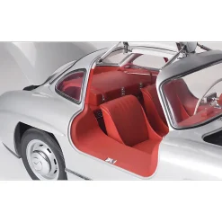 1955 Mercedes Benz 300SL Gullwing Coupe - Silver 1:8 Scale Diecast Model Car by IXO Models