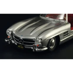 Mercedes-Benz 300 SL Gullwing 1/16 Kit 1:16 Scale Plastic Model Kit by Italeri