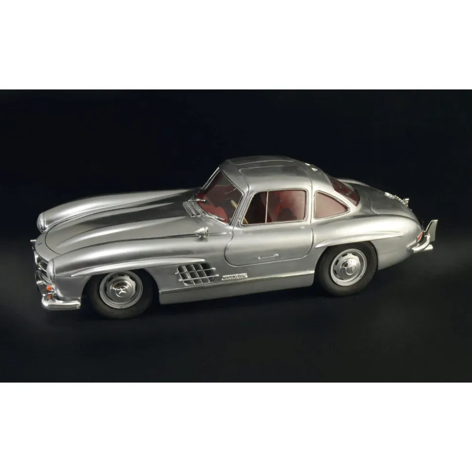 Mercedes-Benz 300 SL Gullwing 1/16 Kit 1:16 Scale Plastic Model Kit by Italeri