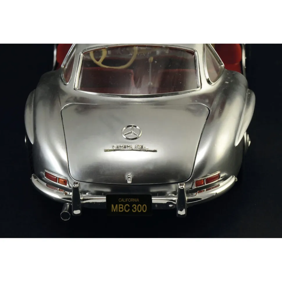 Mercedes-Benz 300 SL Gullwing 1/16 Kit 1:16 Scale Plastic Model Kit by Italeri
