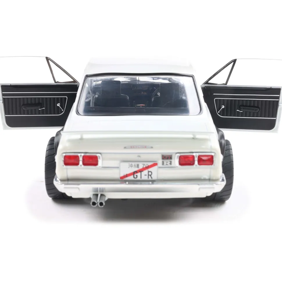 1970 Nissan Skyline (C10) Hakosuka Solido Works - Pearl White 1:18 Scale Diecast Model Car by Solido