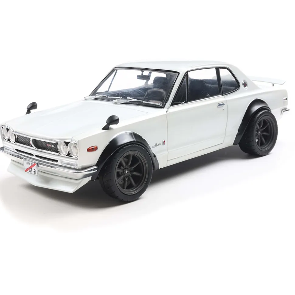 1970 Nissan Skyline (C10) Hakosuka Solido Works - Pearl White 1:18 Scale Diecast Model Car by Solido