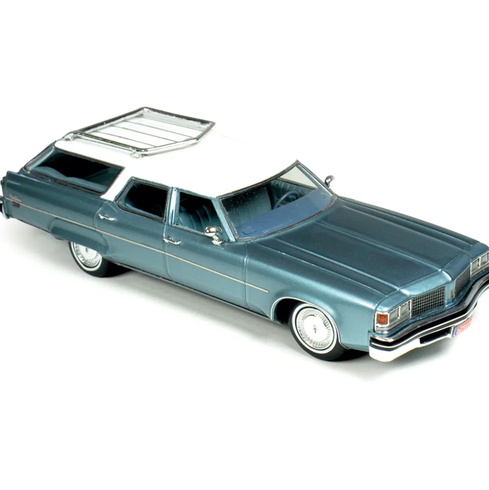 1976 Olds Custom Cruiser - Light Blue Poly 1:43 Scale Diecast Model Car by Goldvarg Collection