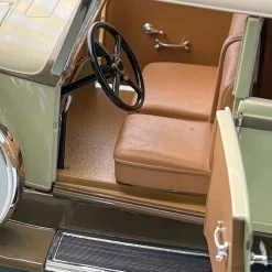 1930 Packard Eight Brewster 1:18 Scale Diecast Model Car by Signature Models