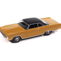 1971 Plymouth Fury III - Bahama Yellow 1:64 Scale Diecast Model Car by Auto World