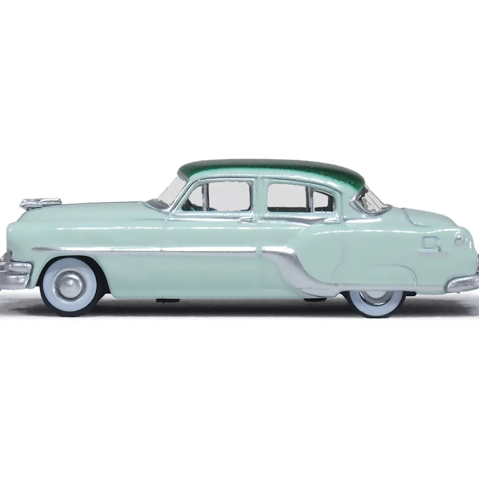 1954 Pontiac Chieftain 4-Door Sedan - Shannon Green / Brookmere Green 1:87 Scale Diecast Model Car by Oxford Diecast