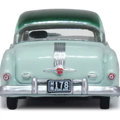1954 Pontiac Chieftain 4-Door Sedan - Shannon Green / Brookmere Green 1:87 Scale Diecast Model Car by Oxford Diecast