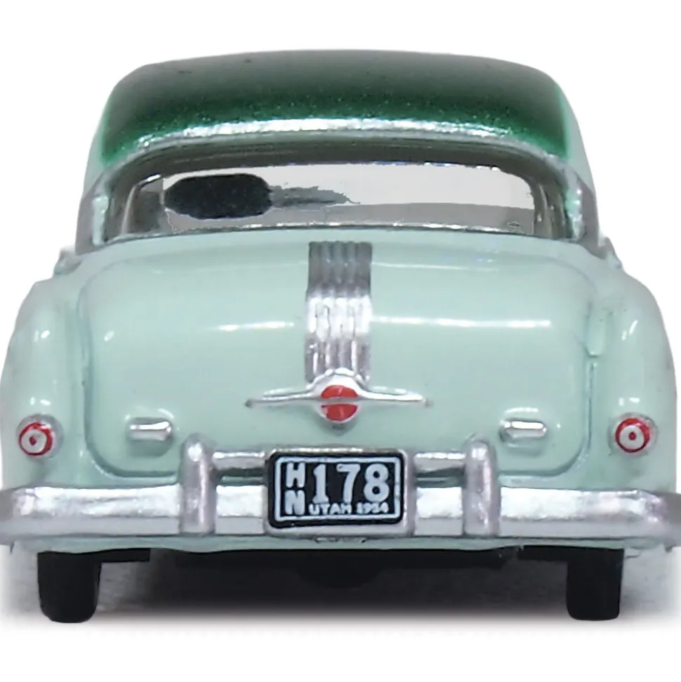 1954 Pontiac Chieftain 4-Door Sedan - Shannon Green / Brookmere Green 1:87 Scale Diecast Model Car by Oxford Diecast