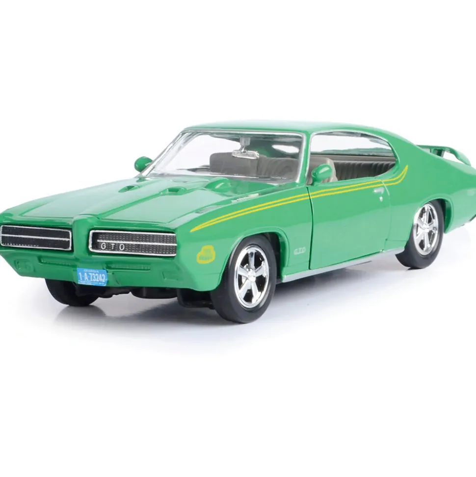 1969 Pontiac GTO Judge-Green 1:24 Scale Diecast Model Car by Motormax