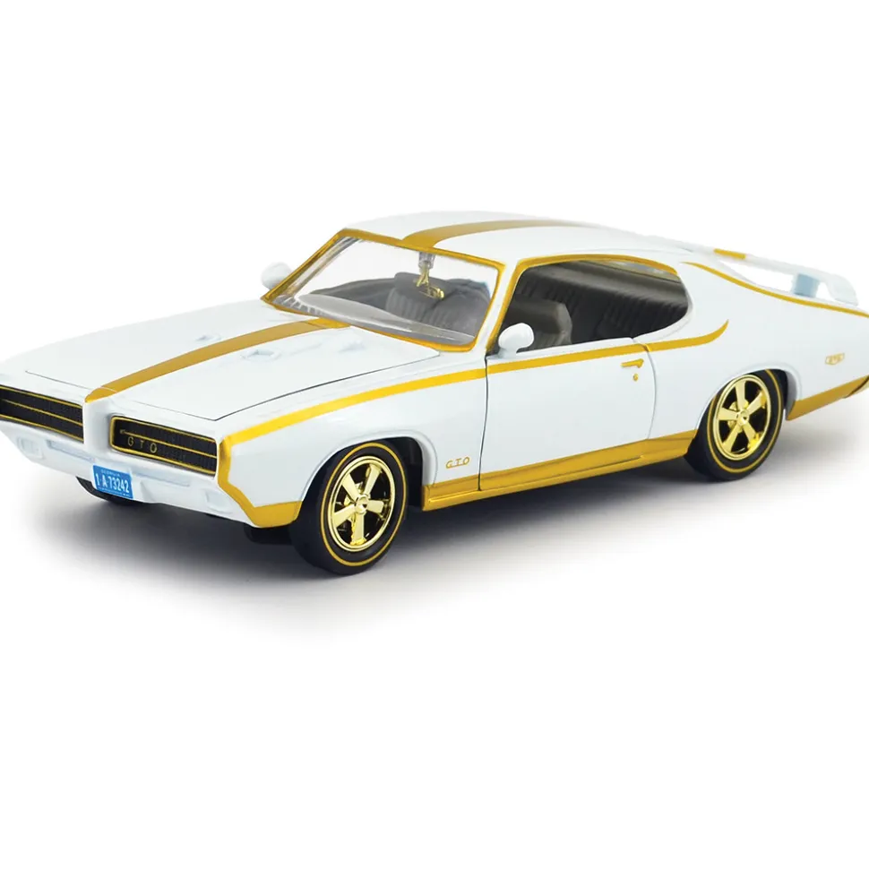 1969 Pontiac GTO Judge - Luxe Legends 1:24 Scale Diecast Model Car by Motormax