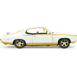 1969 Pontiac GTO Judge - Luxe Legends 1:24 Scale Diecast Model Car by Motormax