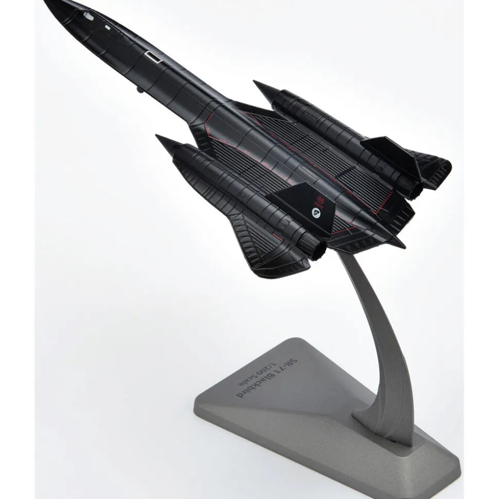 SR-71 Blackbird 1/200 Die Cast Model - AF1-0137 Lt. Col. Yielding and Lt. Col. Vida 1:200 Scale by Air Force 1