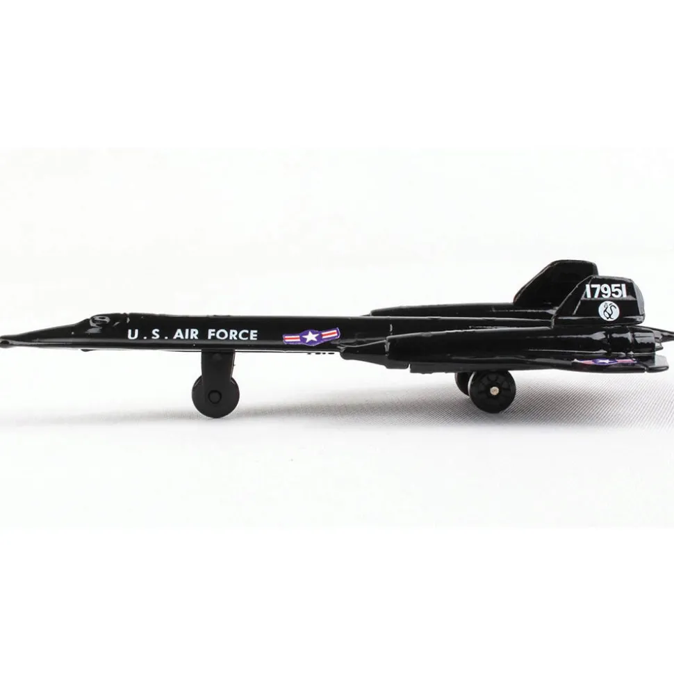 SR-71 NO DRONE DIE CAST MODEL W/ RUNWAY Diecast Model Plane by Daron