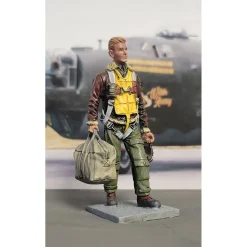 U.S.A.A.F. Heavy Bomber Crewman Walking 1/30 Figure William Britain (10207) 1:30 scale by William Britain