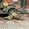 U.S. Infantryman Prone Loading M1 Garand, 1943-45 1/30 Figur WILLIAM BRITAIN (25288) 1:30 Scale Metal by William Britain