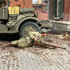 U.S. Infantryman Prone Loading M1 Garand, 1943-45 1/30 Figur WILLIAM BRITAIN (25288) 1:30 Scale Metal by William Britain