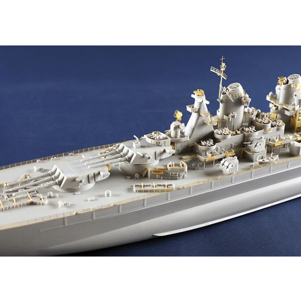 USS Montana BB-67 1/350 Kit TRUMPETER (705372) 1:350 Scale Plastic by Trumpeter