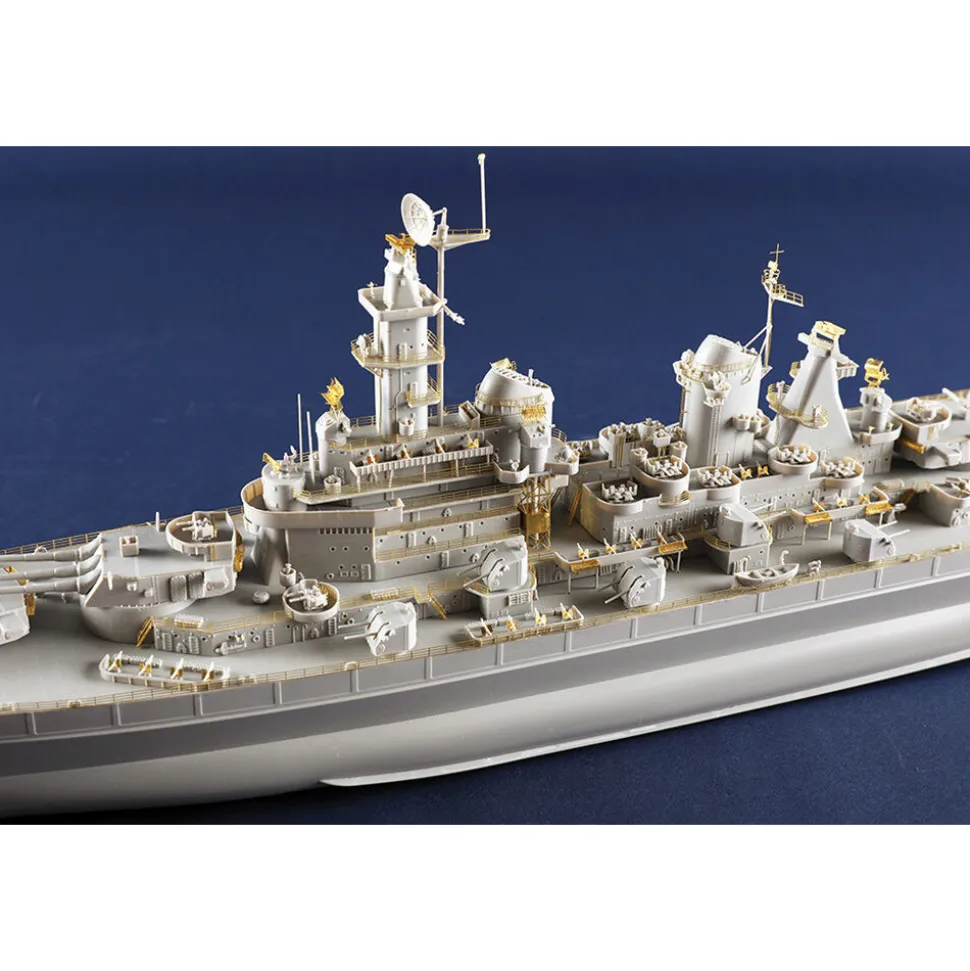 USS Montana BB-67 1/350 Kit TRUMPETER (705372) 1:350 Scale Plastic by Trumpeter